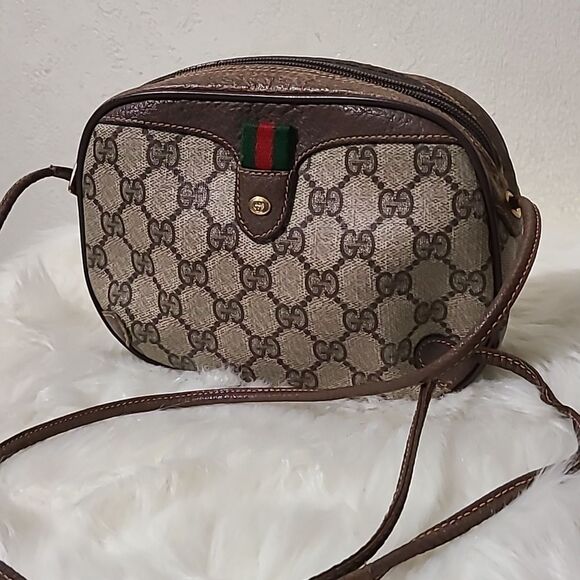 💯 Authentic Gucci Crossbody with cherryline 🍀 - Picture 1 of 15
